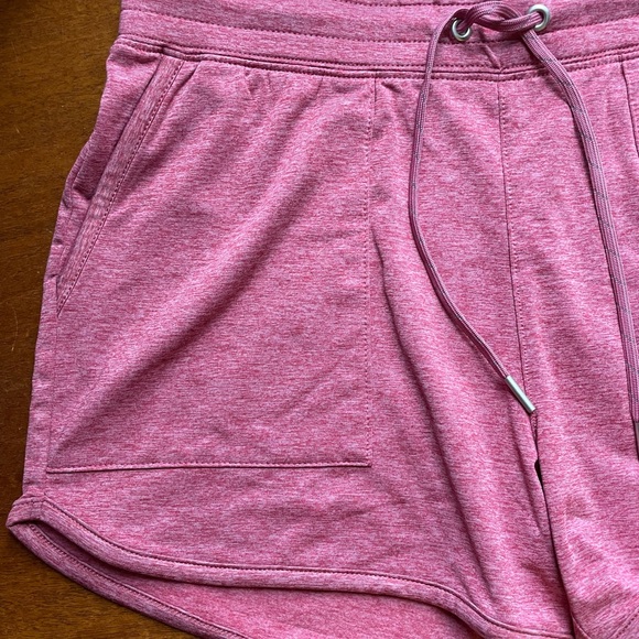 Free Country Women's Medium Knit Moisture wicking shorts with pockets - Picture 2 of 8